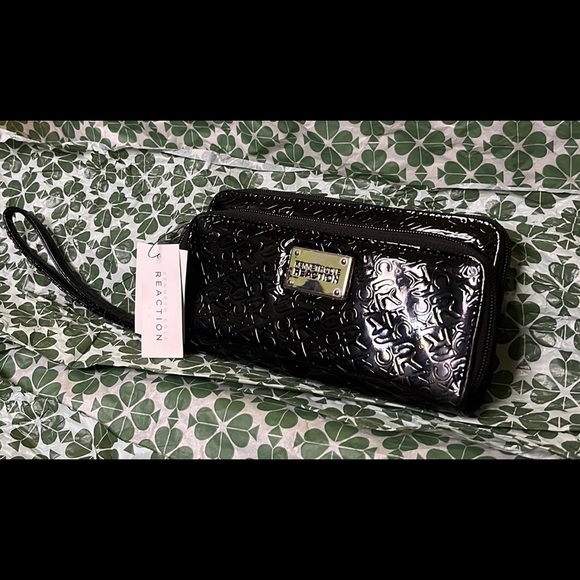 New Keneth Cole Double Pouched Wristlet in Pristine Condition! - Picture 1 of 15